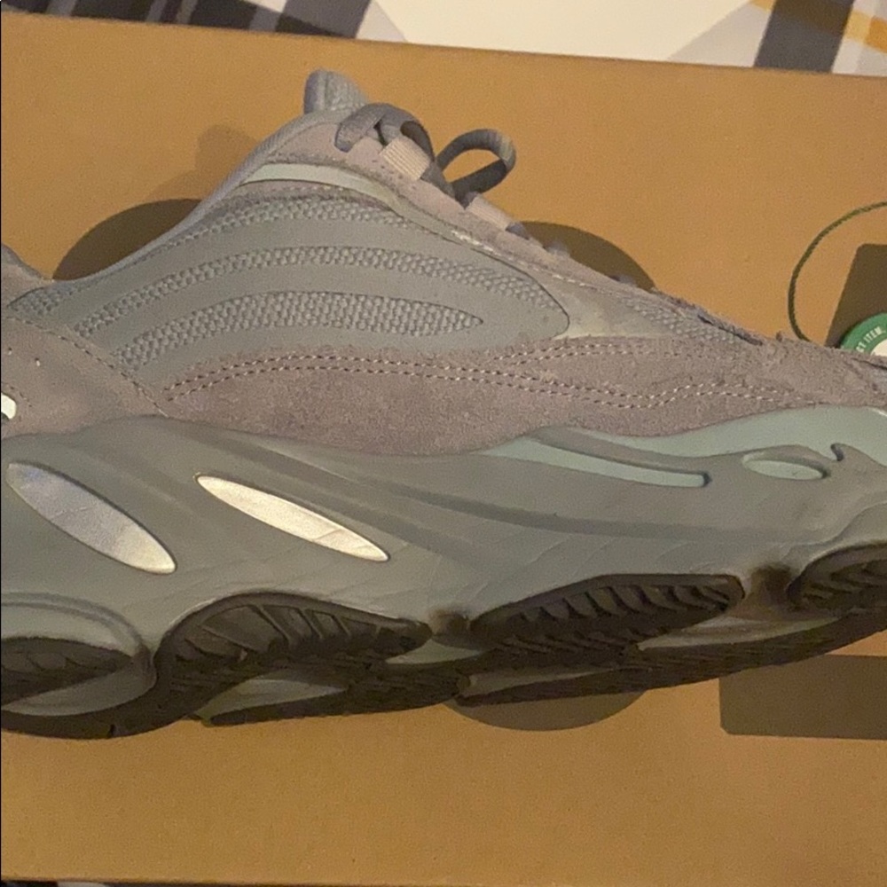 COPY - Yeezys 700 v2